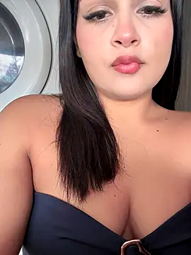 Lucianacuoper online show from November 15, 2025, 6:59 pm