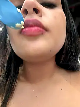 Lucianacuoper online show from November 21, 2025, 7:34 pm