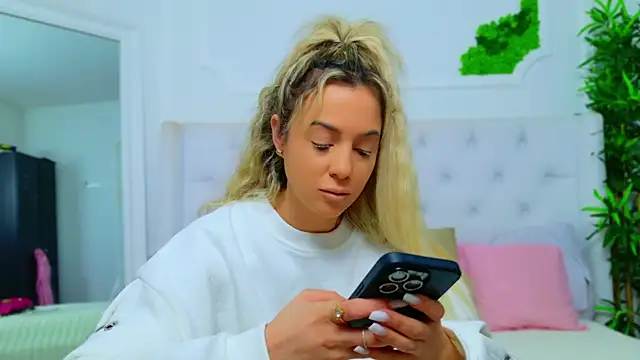 AriannaSins online show from January 21, 2025, 1:00 pm