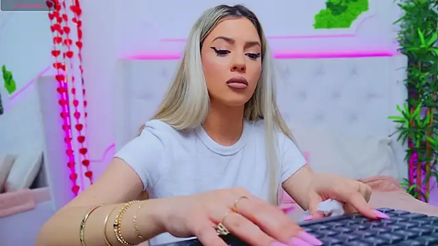 AriannaSins online show from February 10, 2025, 1:22 pm