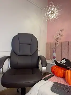 Valentino ceratii online show from October 25, 2025, 4:53 am