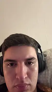 Valentino ceratii online show from December 5, 2025, 1:42 pm