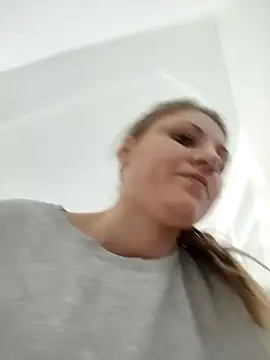 SandyCassie online show from April 6, 2026, 11:00 am