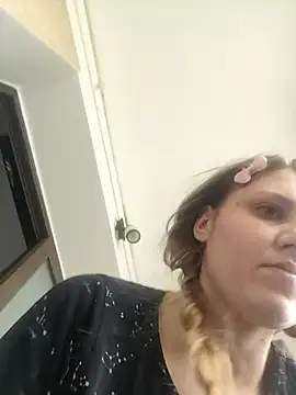 SandyCassie online show from April 21, 2026, 6:31 am