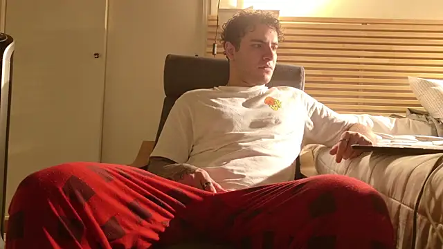 KevinWolf777 online show from December 3, 2025, 1:35 am