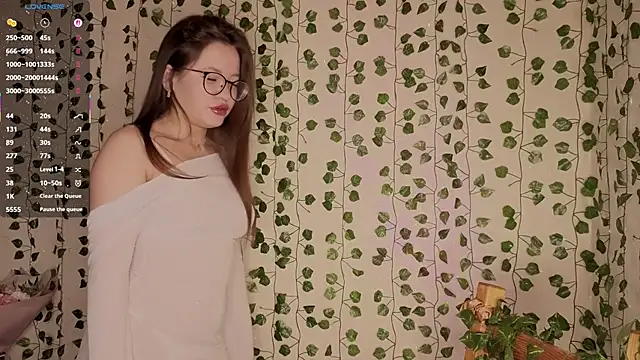 DaisyhotSunnyy online show from October 17, 2025, 3:25 pm