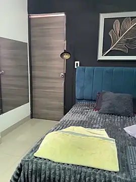 valentina herrrera online show from April 1, 2026, 7:00 pm