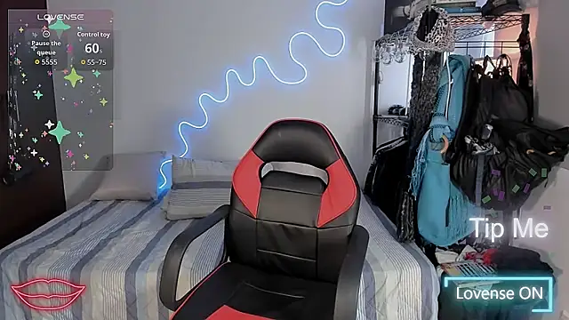 Snapshot of Lyric_Mirage chatting on November 4, 2025, 12:59 pm Lyric Mirage online show from November 4, 2025, 12:59 pm