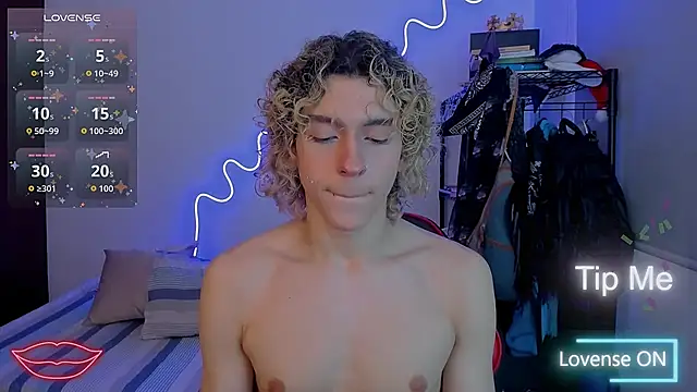 Snapshot of Lyric_Mirage chatting on December 22, 2025, 9:56 pm Lyric Mirage online show from December 22, 2025, 9:56 pm