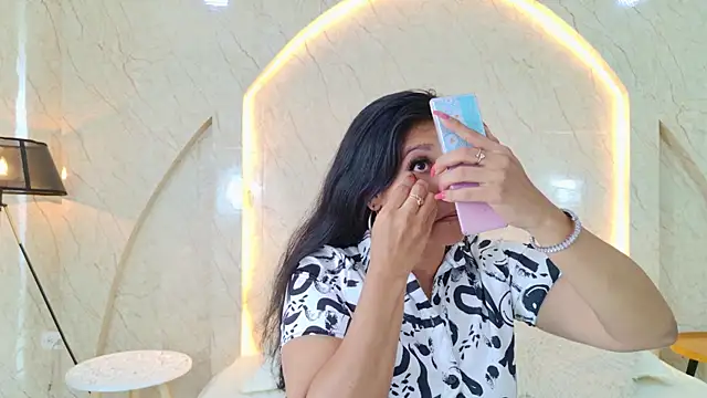 Antonella Russo1 online show from April 21, 2026, 1:06 pm