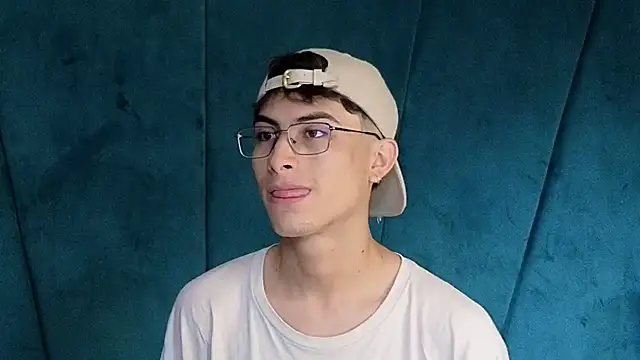 Aaron Eze online show from November 8, 2025, 7:56 pm