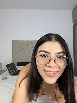 Julietalcl online show from February 19, 2026, 11:01 pm