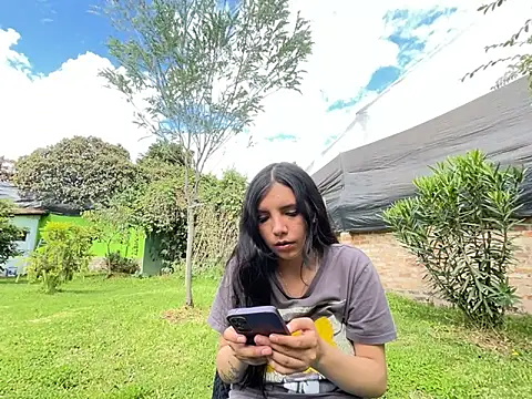 Snapshot of moon2_1_ chatting on November 17, 2025, 7:30 pm moon2 1 online show from November 17, 2025, 7:30 pm