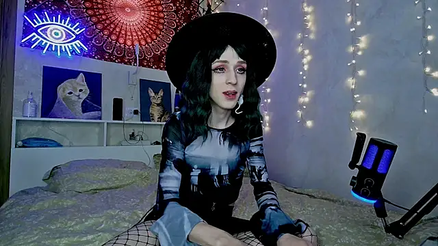 Snapshot of whoalexxa chatting on December 22, 2025, 11:18 am whoalexxa online show from December 22, 2025, 11:18 am