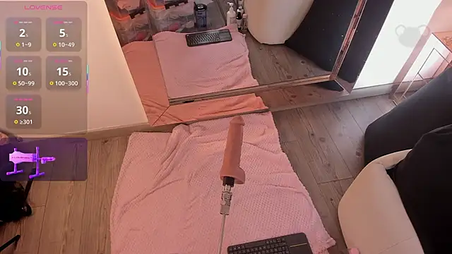 michelle cutee  online show from November 28, 2025, 8:33 pm