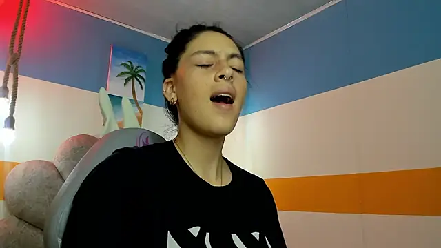 moon winy online show from October 31, 2025, 11:33 am