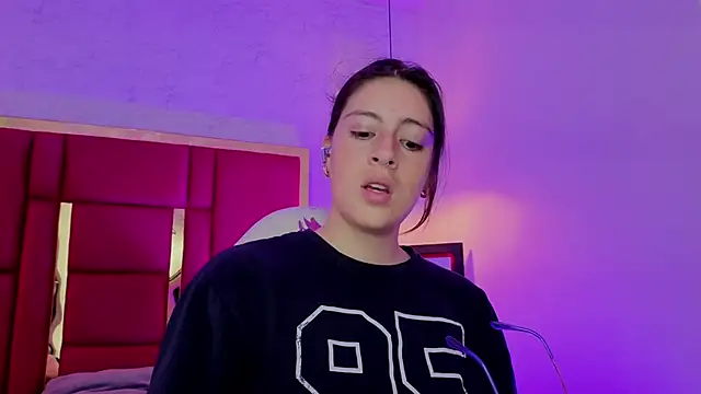 moon winy online show from April 19, 2026, 11:53 am