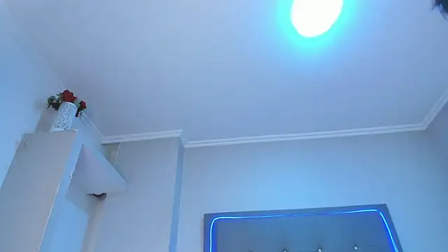 naomygomez1 online show from November 16, 2025, 5:40 pm