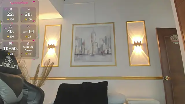 karlyy  online show from December 2, 2025, 7:09 pm