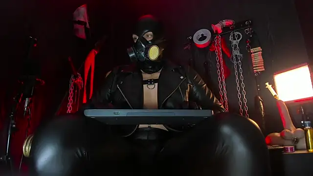 Snapshot of Master_Connor_BDSM chatting on May 18, 2026, 10:15 pm Master Connor BDSM online show from May 18, 2026, 10:15 pm