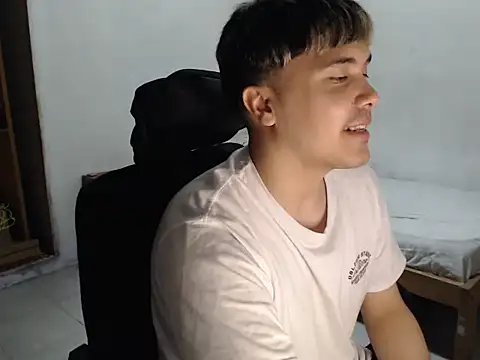 CuteAlexBoy online show from December 21, 2025, 2:24 pm