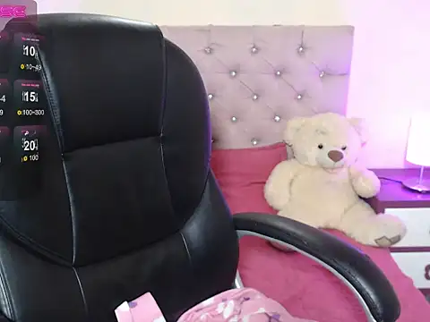 gabyy cute  online show from October 24, 2025, 3:58 am