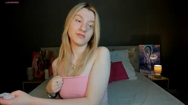 LinaRayy online show from October 18, 2025, 9:32 am