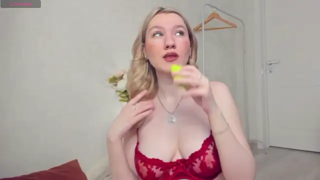 Snapshot of LinaRayy chatting on February 20, 2026, 1:02 am LinaRayy online show from February 20, 2026, 1:02 am