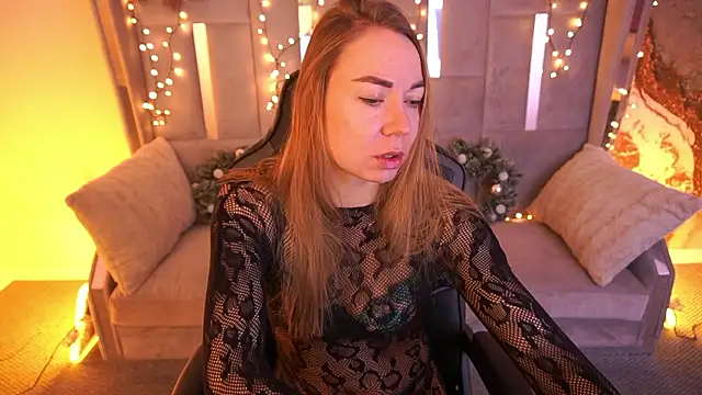 VixenMuse online show from February 2, 2026, 9:02 pm