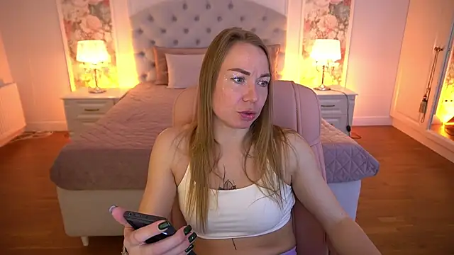 VixenMuse online show from April 20, 2026, 8:21 pm