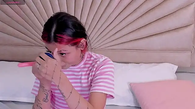 Emma duff online show from December 19, 2025, 12:12 pm