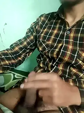 maxmishra18 online show from December 5, 2025, 5:27 am