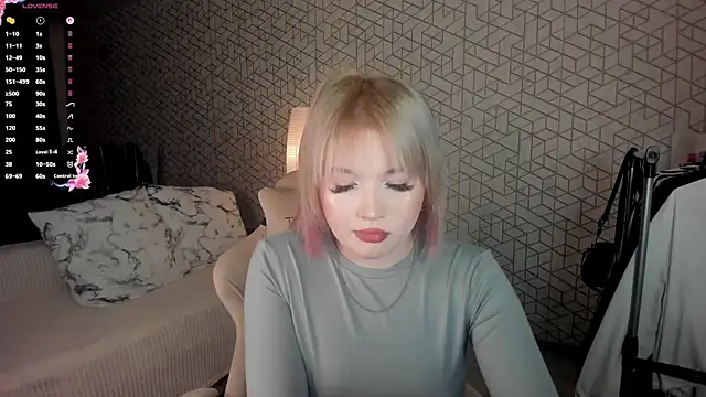 NayaValen online show from January 10, 2026, 3:41 am