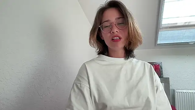 Snapshot of WillHannah chatting on July 8, 2026, 2:43 pm WillHannah online show from July 8, 2026, 2:43 pm
