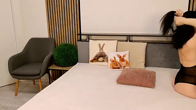 DitaNoir online show from April 10, 2026, 5:56 am