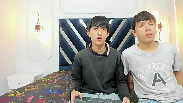 hoot booys  online show from November 20, 2025, 7:57 pm