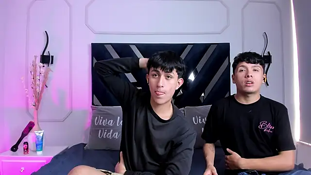 hoot booys  online show from March 6, 2026, 6:04 pm