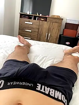 leozin01 online show from October 24, 2025, 5:42 pm