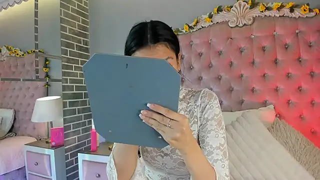 TanyaBello online show from April 21, 2026, 4:30 am