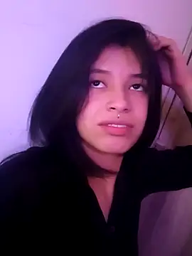 Snapshot of petite_coral chatting on December 21, 2025, 12:29 am petite coral online show from December 21, 2025, 12:29 am