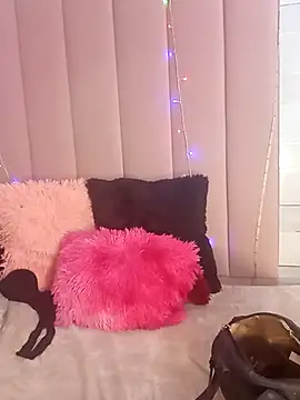 Snapshot of petite_coral chatting on February 6, 2026, 3:33 am petite coral online show from February 6, 2026, 3:33 am