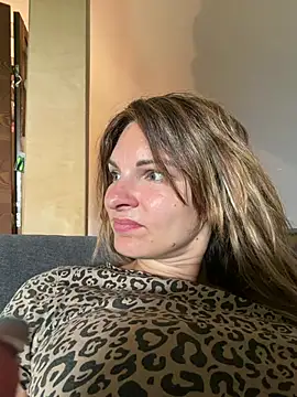 Snapshot of kinkysarahx chatting on June 25, 2026, 8:19 am kinkysarahx online show from June 25, 2026, 8:19 am