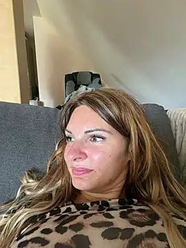 Snapshot of kinkysarahx chatting on July 12, 2026, 9:44 am kinkysarahx online show from July 12, 2026, 9:44 am