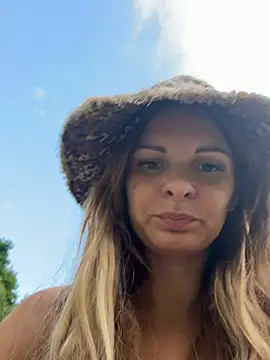 Snapshot of kinkysarahx chatting on July 13, 2026, 1:03 pm kinkysarahx online show from July 13, 2026, 1:03 pm
