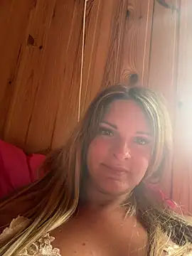 Snapshot of kinkysarahx chatting on July 19, 2026, 8:40 am kinkysarahx online show from July 19, 2026, 8:40 am