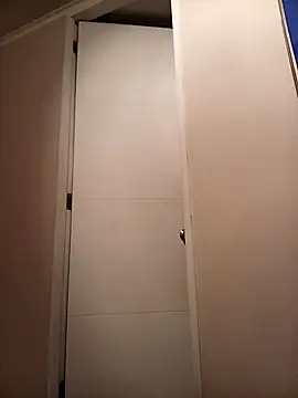 lilivalkova online show from April 21, 2026, 2:51 am