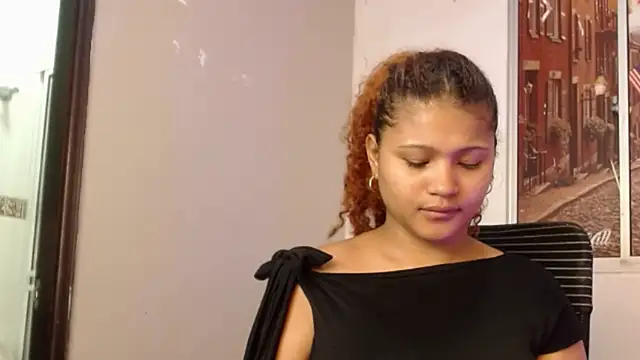 Snapshot of miel_alisha chatting on June 4, 2026, 12:00 pm miel alisha online show from June 4, 2026, 12:00 pm