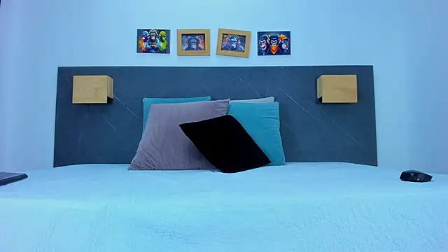 iamdoll online show from April 13, 2026, 7:41 pm