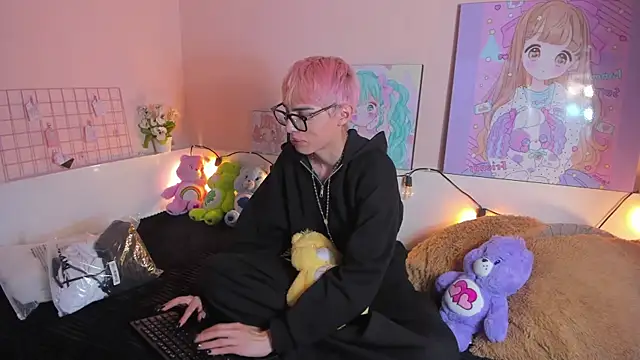 Strawberry Kitty  online show from November 6, 2025, 10:43 pm