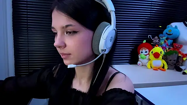 HanaMantanaDell online show from October 18, 2025, 1:12 pm